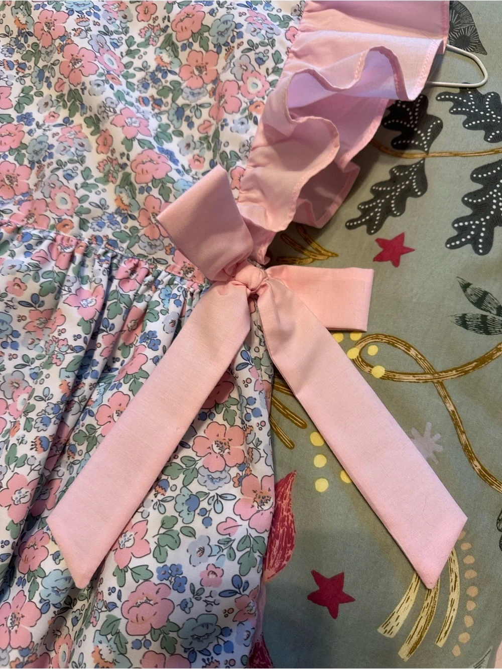 Girls Size 7 Pink Floral Ruffle Sleeve Dress with Side Bows